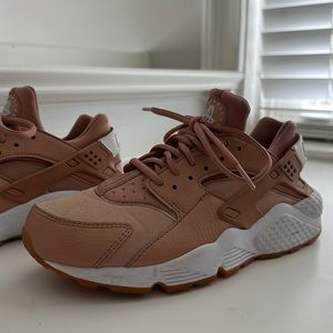 Nike Huarache dusty rose size 8